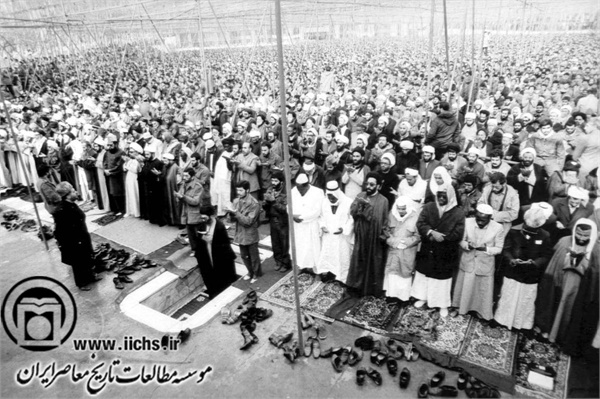 دهه 1360. و قنوتی که تا مدت‌ها با یک دست خوانده می‌شد...