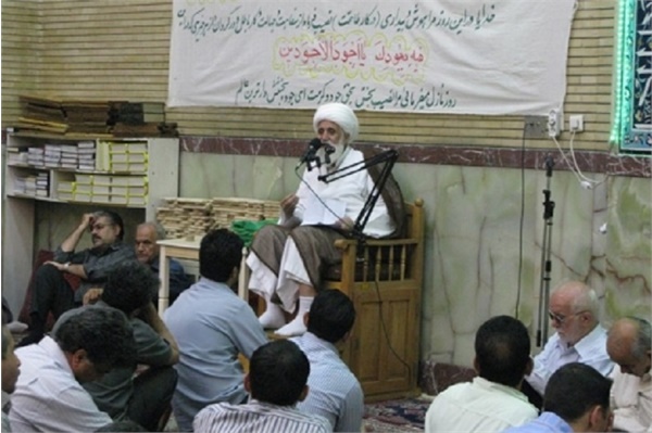 آیت الله علی تهرانی، امام جماعت کنونی مسجد هدایت تهران