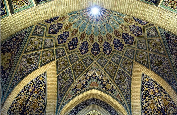 هنر کاشیکاری درب ورودی شبستان