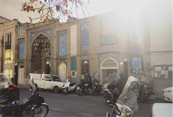 نمایی از مسجد لرزاده