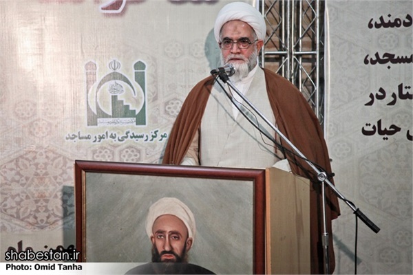 ‌آیت‌الله علی اصغر تاجیک ورامینی امام جماعت فعلی مسجد لرزاده