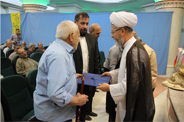 تجلیل از خانواده شهدای محله مرزداران