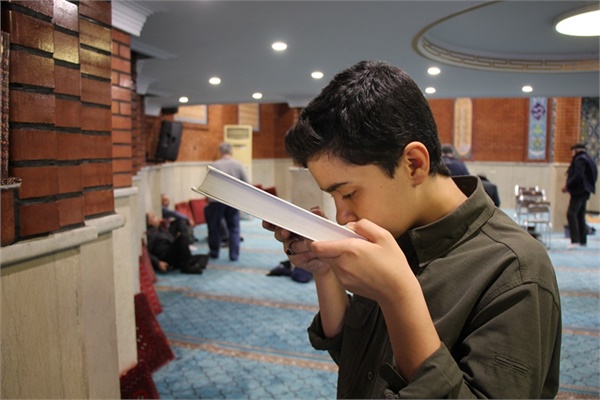 تکریم و تعظیم مسجد لولاگر