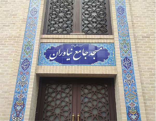 نمایی از سردرب مسجد