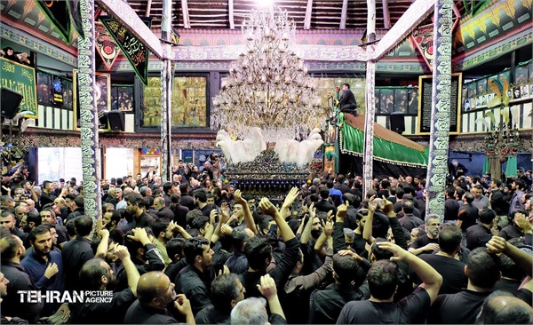 عزاداری‌ در تکیه نیاوران