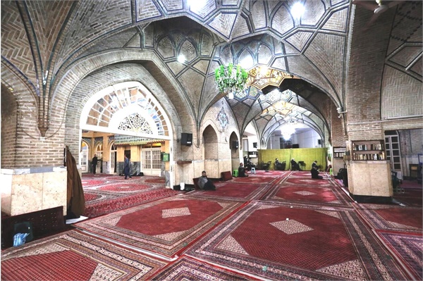 شبستان مسجد لرزاده